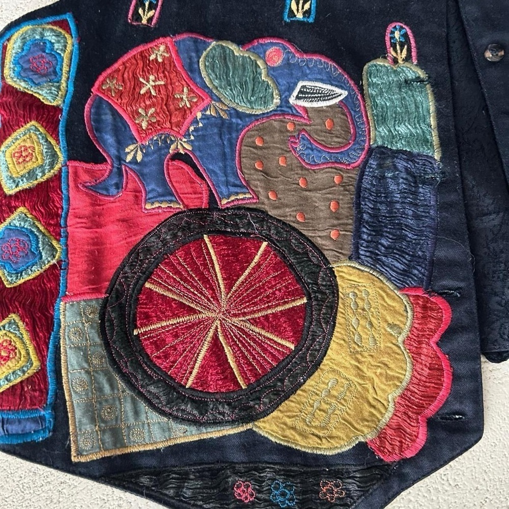 Boho Elephant Embroidered Vest | Vintage Kāra•vān | Folk Art India | Size M - Picture 2 of 8